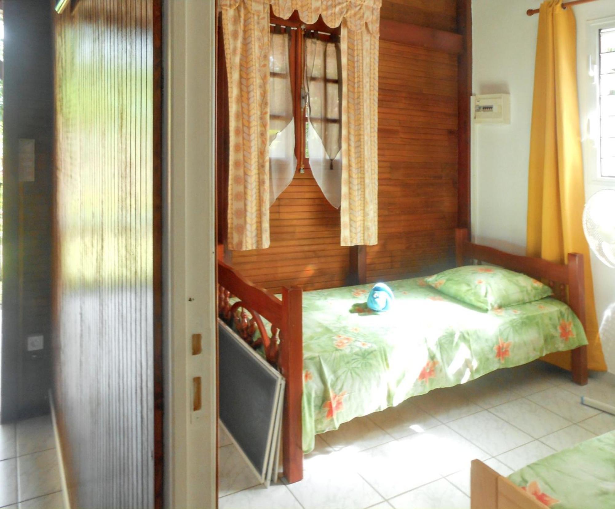 Confortable A Avec Vue Mer, Jardin Cloture Holiday home Deshaies
