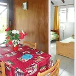 Bungalow de 2 chambres avec vue sur la mer jardin clos et wifi a Deshaies a 2 km de la plage