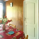 Bungalow de 2 chambres avec vue sur la mer jardin clos et wifi a Deshaies a 2 km de la plage